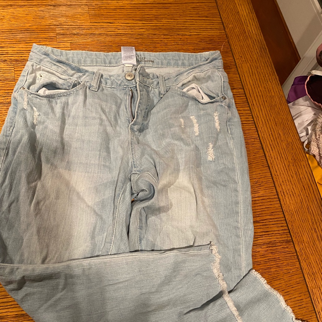 Time And Tru Subtly Destroyed Cropped Jeans Time And Tru Subtly Destroyed Cropped Jeans